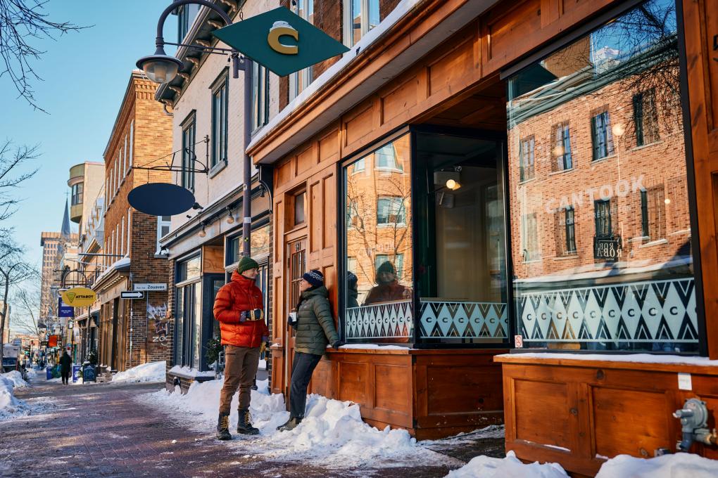 Façade du café Cantook en hiver