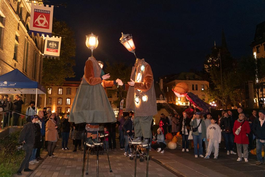 Artistes de rue dans le cadre du Festival Réverbère