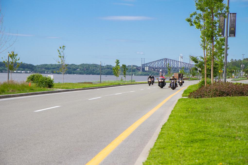 Motocyclettes sur le Boulevard Champlain