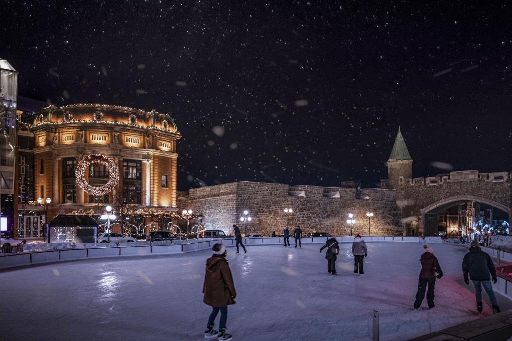 Patinoire place D'Youville sous la neige