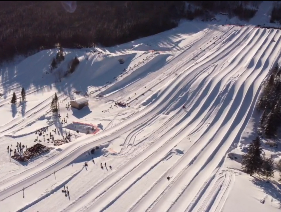 Les Glissades Tewkesbury - vue aérienne des glissades