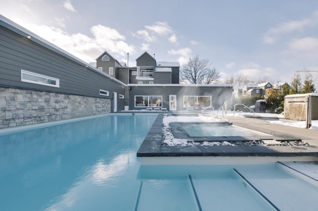 Manoir Mont-Sainte-Anne - Piscine Extérieure