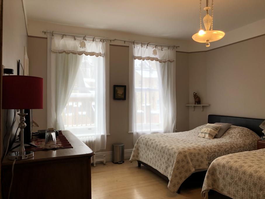 Bed And Breakfast Du Quartier Latin Chez Hubert - Bed And Breakfasts ...