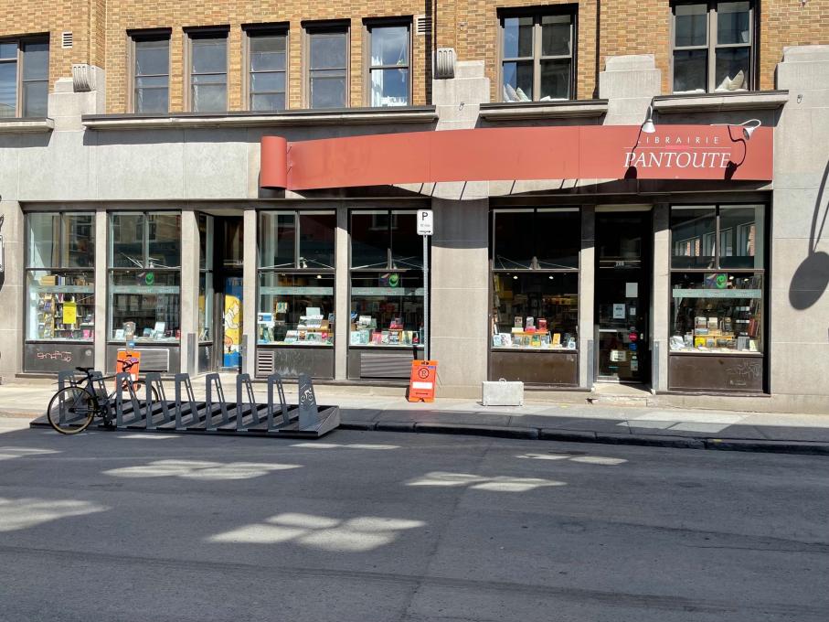 Librairie Pantoute - Venir bouquiner en vélo, oh que oui !