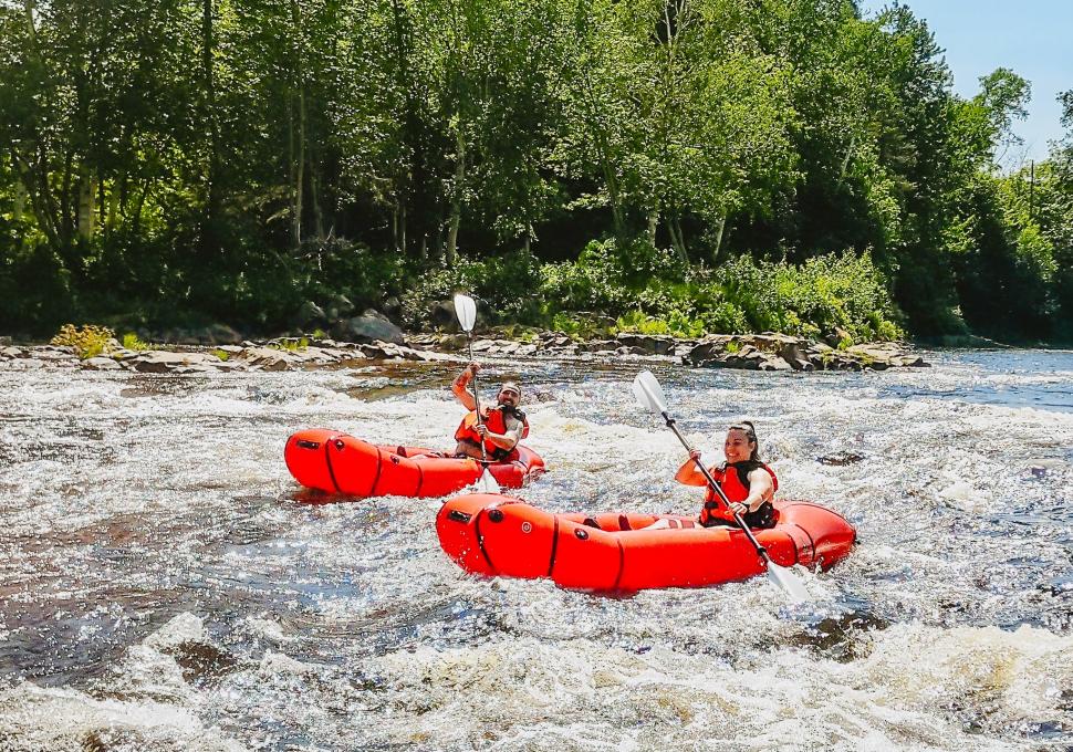 Quatre Natures - Sainte-Brigitte-de-Laval - 2 personnes en descente sur la rivière Montmorency