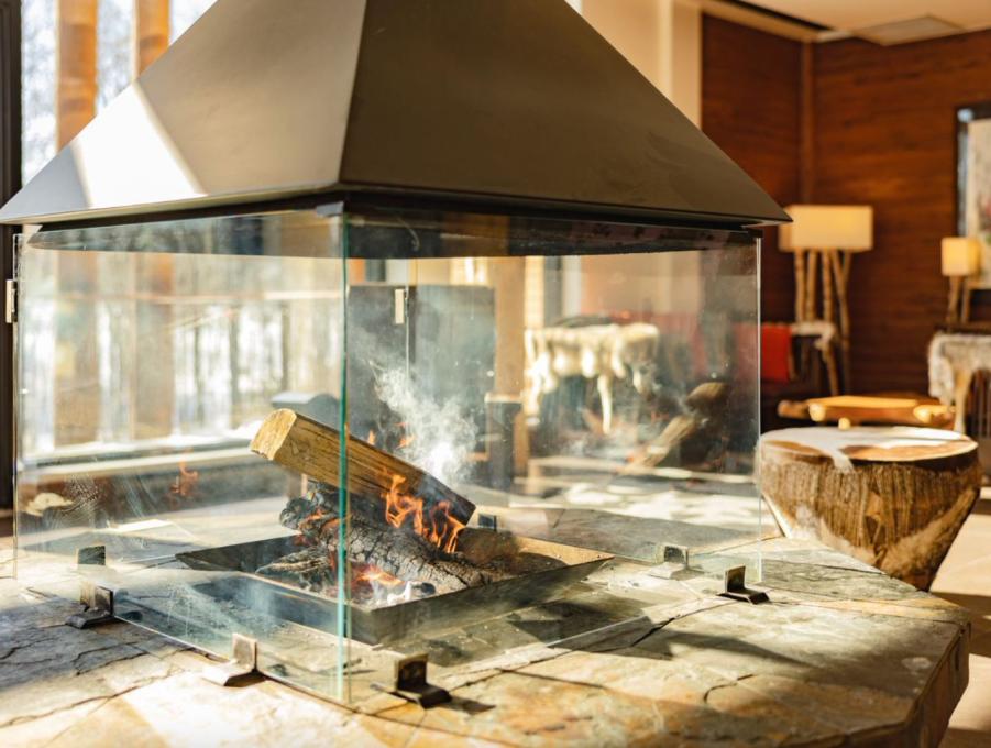 Hôtel-Musée Premières Nations - Four-sided hearth