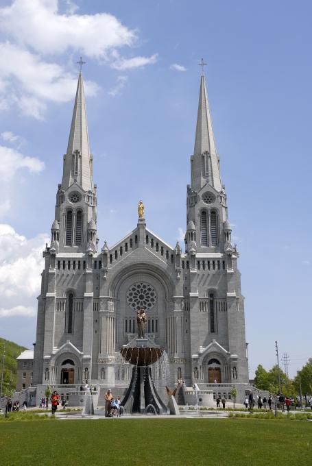 Sainte-Anne-de-Beaupré Shrine - Religious Sites | Activities and ...