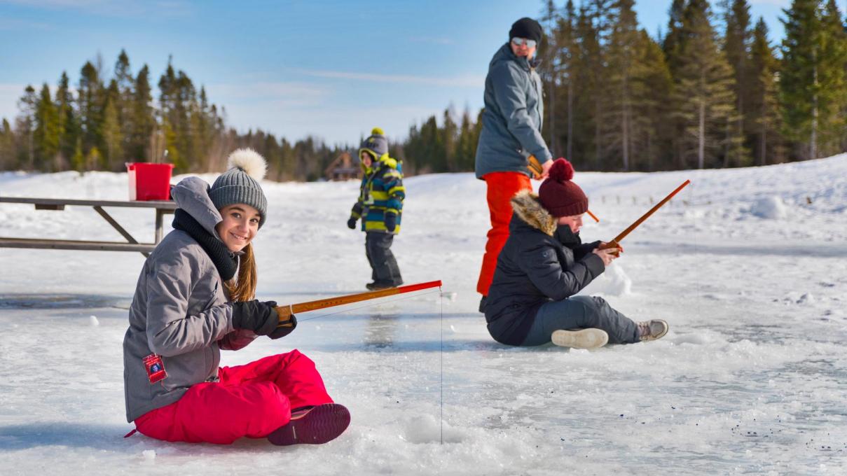 Au Chalet en Bois Rond - Enfants pêche blanche