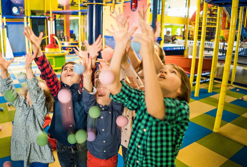 Récréofun Centre d'amusement - children in the BalleOFUN