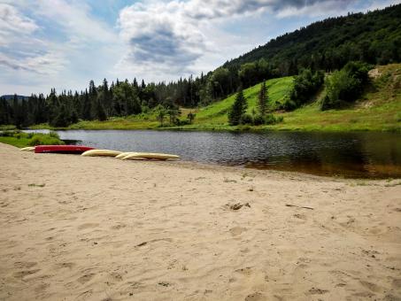 Excursions Jacques-Cartier - Lac privé avec plage, canoë et kayak sont inclus avec votre activité!