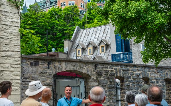 Tours Voir Québec - Guide le long de la Côte de la Montagne