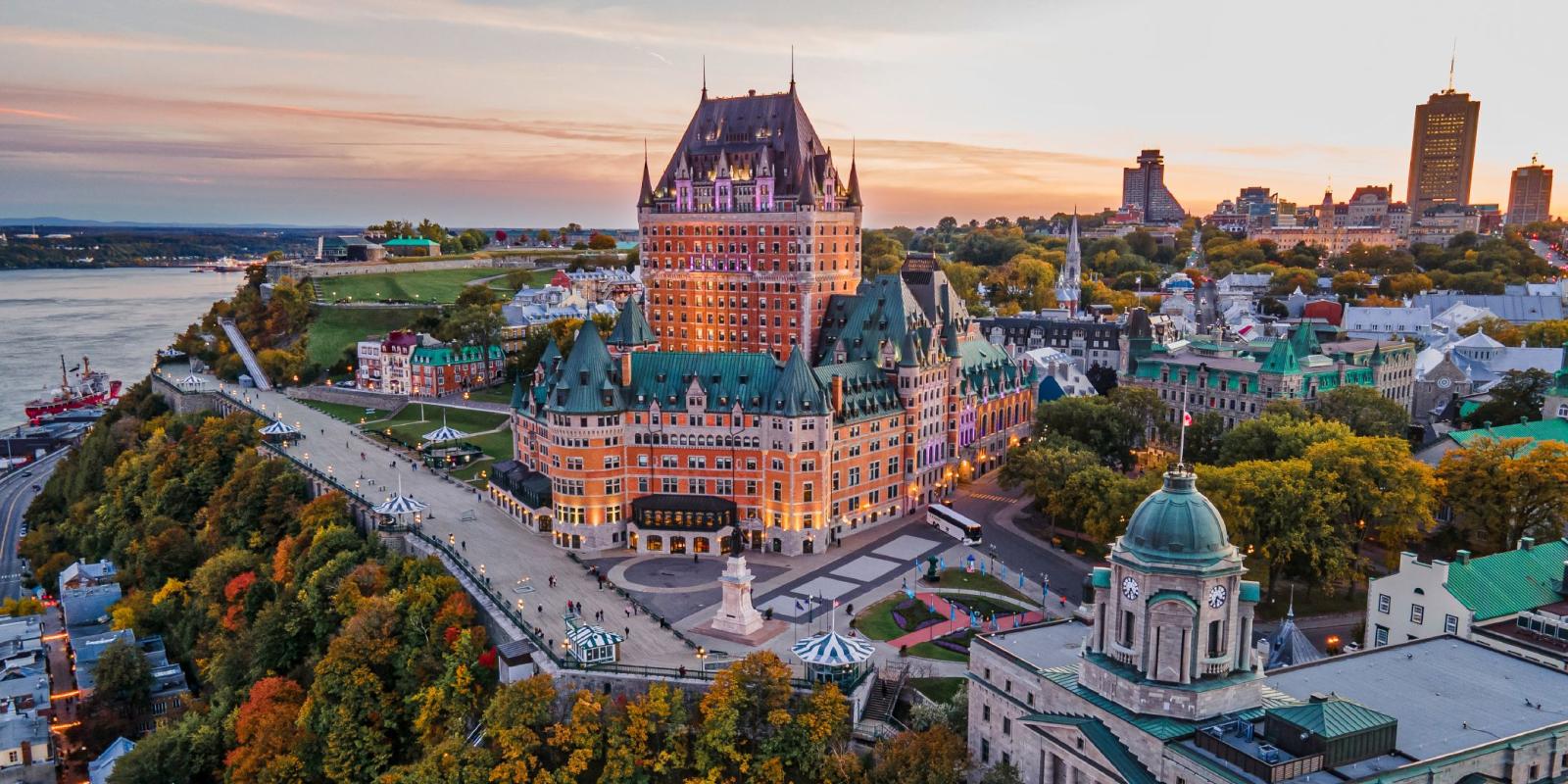 Vue aérienne sur le Vieux-Québec en automne