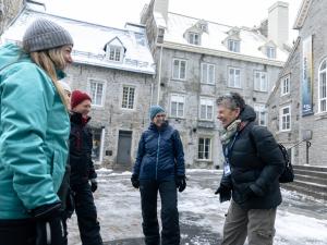 HQ Services Touristiques - Group and private walking tours in winter