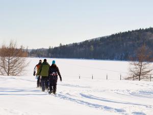 Le Manoir du Lac-Delage - promenade en raquettes