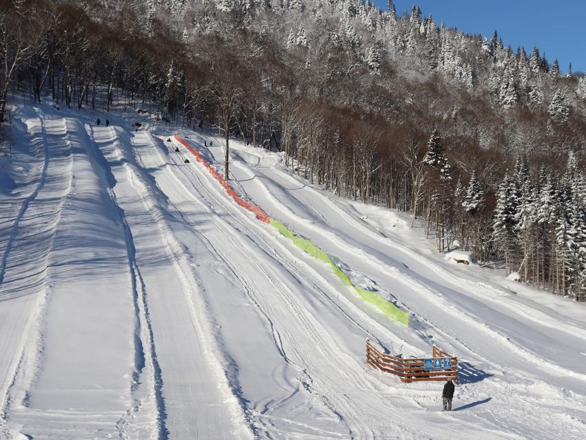 Glissades au Centre récréotouristique des Hautes terres