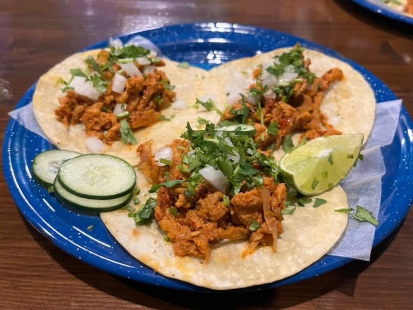 Assiettes de tacos au restaurant Jalisco