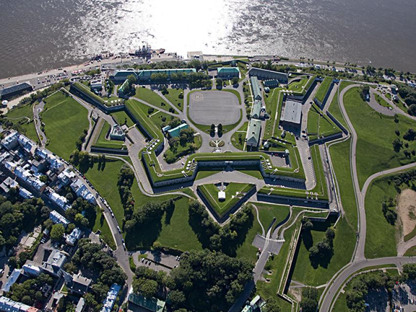 Vista aérea de La Citadelle de Québec, perto de St. Rio Lawrence, no verão.