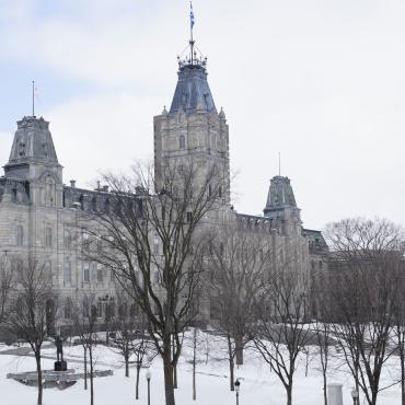 Façade du Parlement de Québec en hiver