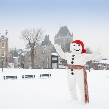 Bonhomme Carnaval devant Château Frontenac